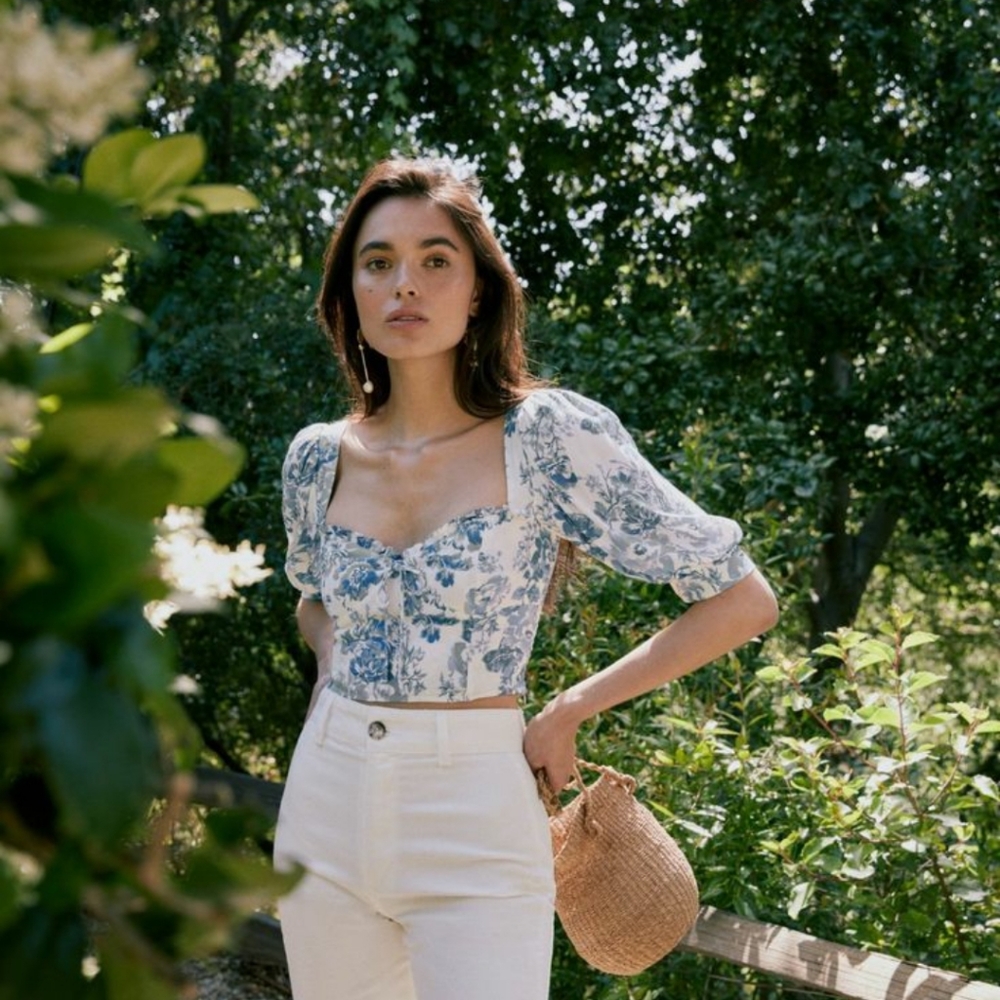 ISO Luna or Nina top